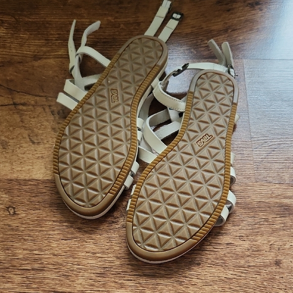 Teva Leather Sandals 8.5 NWOT - Picture 3 of 5